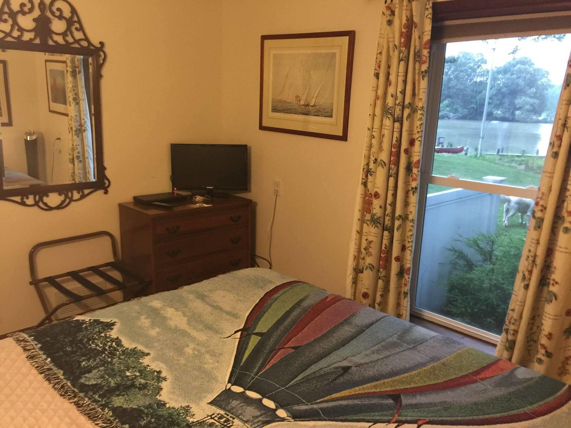 Miles River Guest House Easton Bagian luar foto