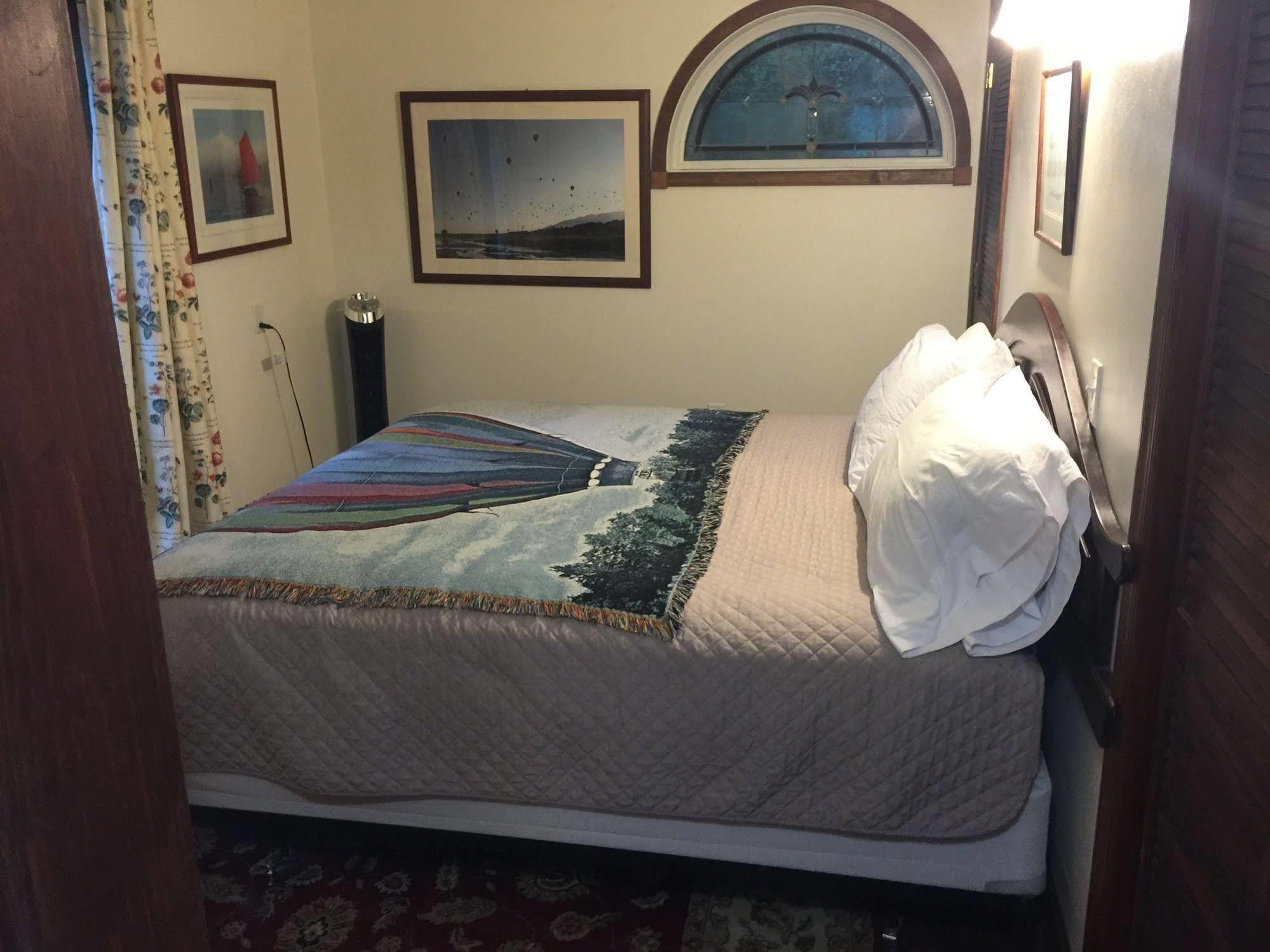 Miles River Guest House Easton Bagian luar foto